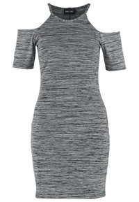 Robe ajustée grise avec des manches courtes et des découpes épaules dénudées. Fabriquée dans un tissu texturé présentant un motif rayé subtil.