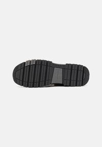 Calvin Klein Jeans HYBRID SHOE LACEUP - Sportbačiai - black/charcoal grey