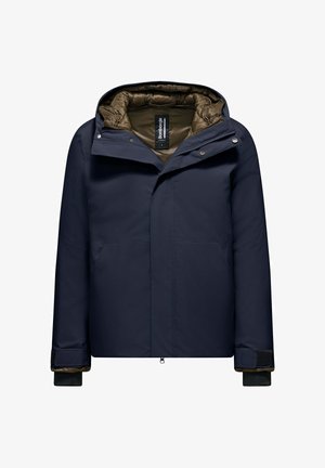 Giacca isolante blu navy con cappuccio, chiusura frontale con zip e tasche laterali. Presenta un interno satinato e polsini regolabili.
