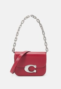 Coach - LUXE REFINED IDOL - Rokassoma - enamel red Miniatūras attēls 1