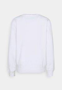 Bílá mikina s kulatým výstřihem, dlouhými rukávy a žebrovanými manžetami. Hladká texturá, bez viditelných vzorů nebo log. Pohled zezadu.