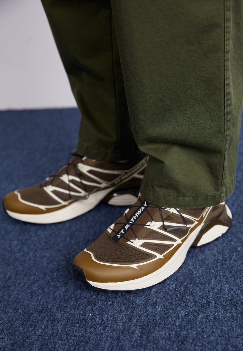 Salomon Sportstyle XT-PATHWAY 2 UNISEX - Sneakers basse - earth brown ...