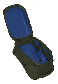 Bolsa de lona verde con cremallera en la parte superior, con un interior azul y dos correas para asegurar el contenido. Material texturizado con un diseño sólido.