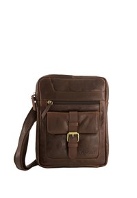 Brun læder messenger-bag med en frontlomme med lynlås og en klaplukning med spænde. Rå overflade og justerbar rem.