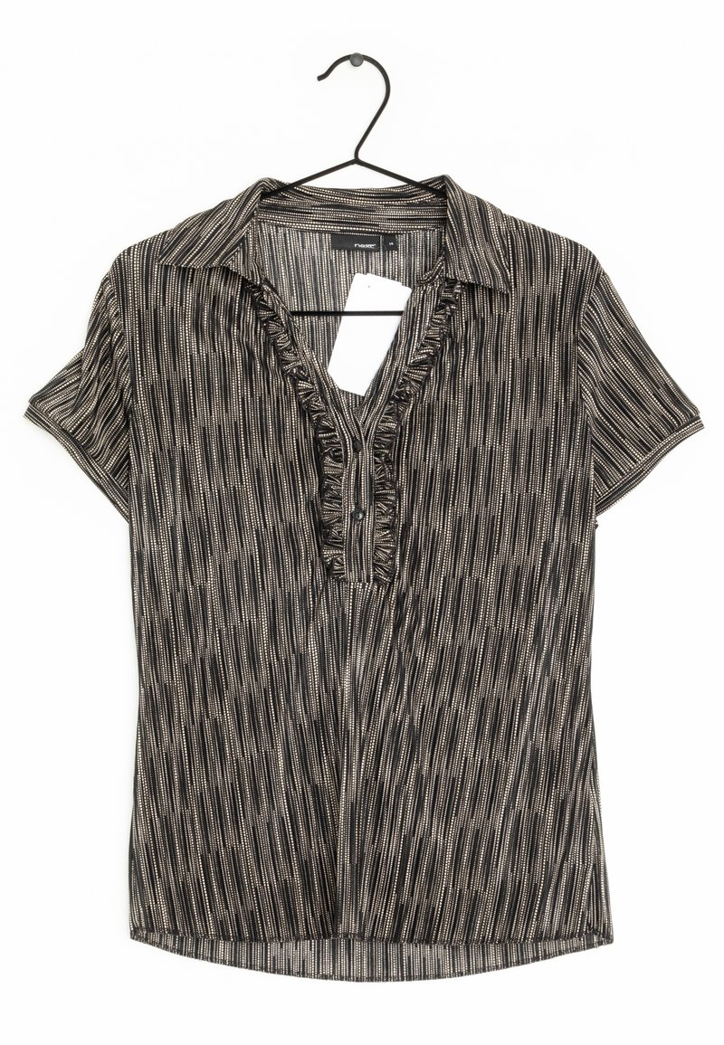 Blouse noir et blanc à manches courtes avec un col, patte de boutonnage froncée, motif à rayures verticales et texture textile.