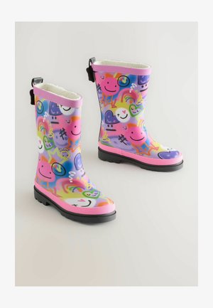 Barevné gumové deštné boty s hravým designem, na kterém jsou usměvavé obličeje, srdíčka a hvězdy v odstínech fialové, růžové a žluté. Černé podešve.