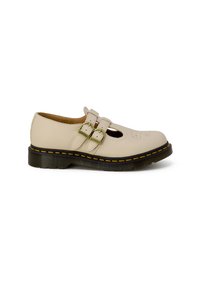 Scarpa Mary Jane in pelle color marrone chiaro con due cinturini a fibbia, dettagli perforati, suola nera con cuciture gialle e punta arrotondata.