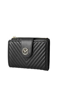 Černá kožená peněženka s šikmým prošitím, klopou se zlatým kruhovým logem a horním zipem na přihrádku.