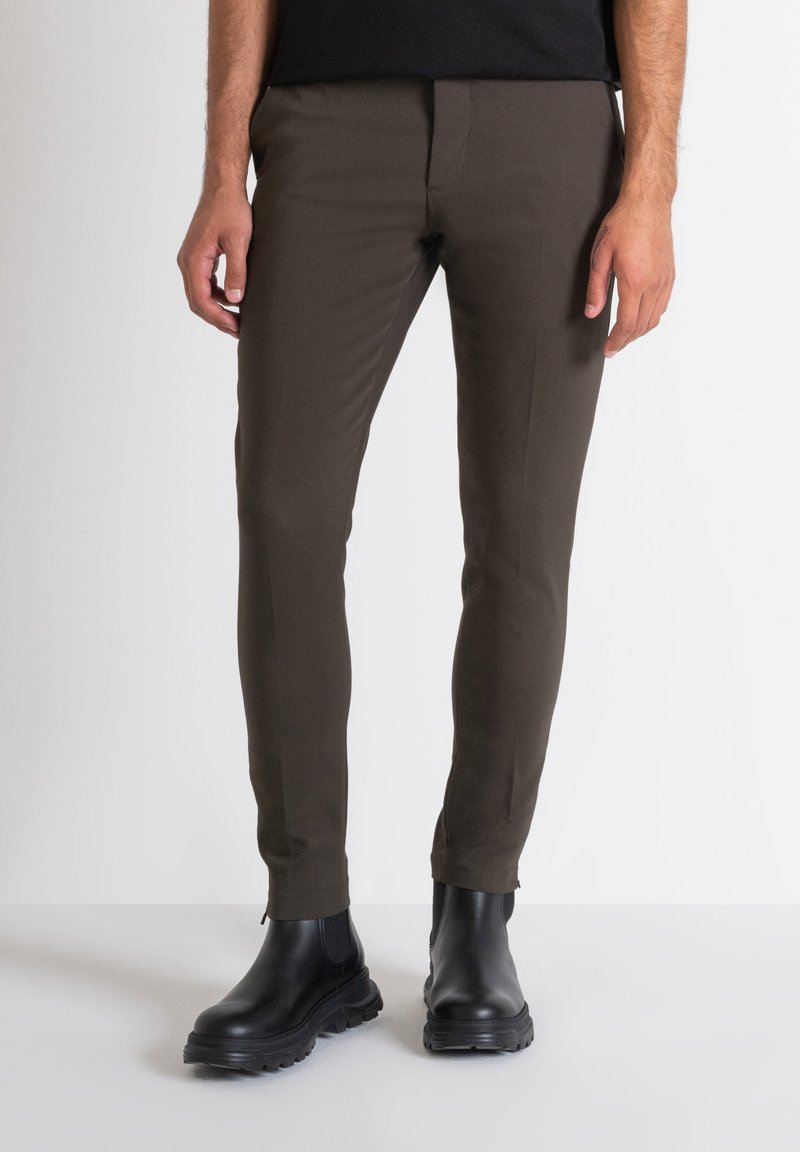 Antony Morato THOM IN STRETCH BLEND FABRIC - Pantalones chinos - dark army