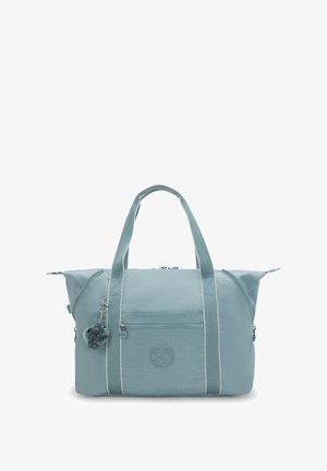 Tote bag en tissu bleu clair avec deux poignées, poche zippée à l'avant et un petit porte-clés en peluche attaché à une poignée.