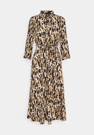 Pitkähihainen nappikiinnitteinen mekko, jossa on beige, musta ja ruskea leopardikuvio, kauluksellinen pääntie ja vyötäröllä solmittava vyö.