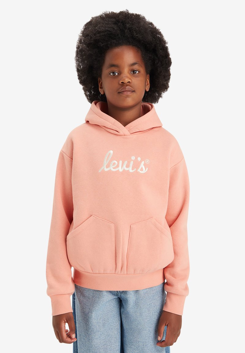 Roze fleece hoodie met een kangoeroezak, geribbelde boorden en een trekkoordcapuchon. Voorzien van een witte scriptlogo aan de voorkant. Gekocht in combinatie met lichte denim.