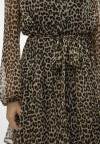 Vero Moda VMSMILLA VOLUME SHORT DRESS  - Tričkové šaty - birch/lova