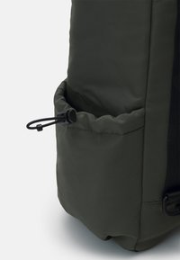 Carhartt WIP OTLEY BACKPACK UNISEX - Mochila - cypress