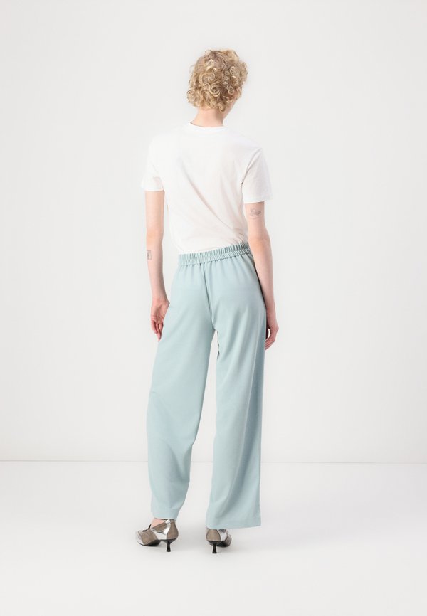 ONLCAROLINA LIFE WIDE PANT  - Trousers - gray mist2