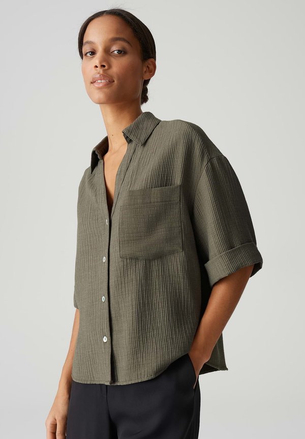 LOOSE FIT CRINKLE - Hemdbluse - olive leaf