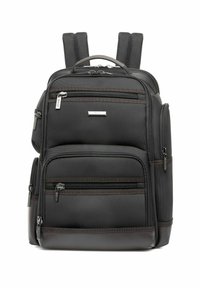 Czarny plecak nylonowy z wieloma zamykanymi na zamek przegrodami, wyściełanymi ramiączkami i uchwytem na górze. Teksturowane wykończenie z subtelnymi elementami metalowymi.