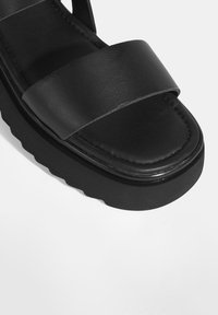 Desa Plateausandalette - black