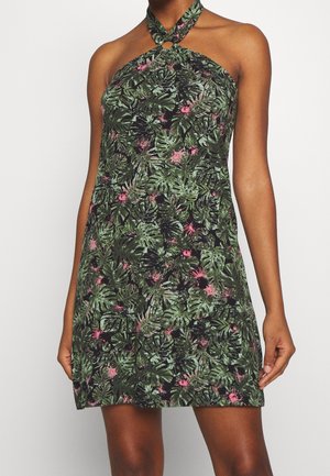 Grünes Halsbandskleid mit einem botanischen Druck in pinken Blumen, einer Knotendetail am Ausschnitt und einer taillierten Silhouette.