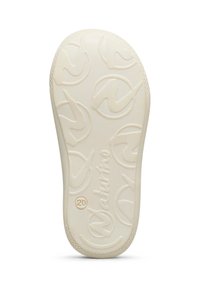 Bílá guma podešve boty s opakujícím se vzorem loga, texturovanými okraji a zaobleným tvarem. Viditelné značení zahrnuje číslo "20."