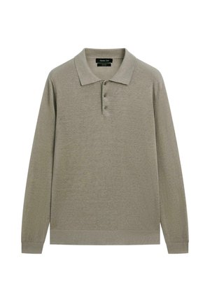 Polo marron clair à manches longues avec trois boutons et poignets et ourlet côtelés, étalé à plat sur un fond blanc.