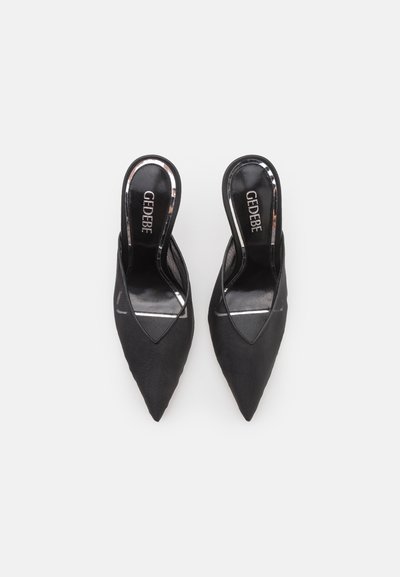 Sorte slingback sko med spidstå og en glat læderfinish samt gennemsigtige accenter på hælen, der viser et strømlinet og minimalistisk design.