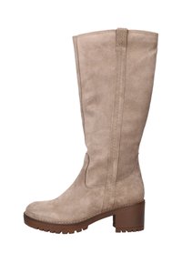 Kniehoge beige suède laars met een blokhak, voorzien van een gestikt zijkant en een gestructureerde zool voor grip.