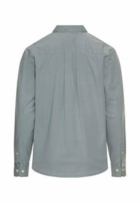 Helle Graue Langarmbluse mit klassischem Kragen, Knopfmanschetten und Rückenschlitzdetails. Glatte Textur mit einem einfarbigen Design.