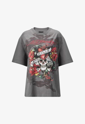 Szara bawełniana koszulka z dużym nadrukiem czaszki z różami oraz napisem "LOVE KILLS" z przodu. Szeroki, luźny krój.