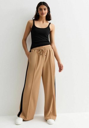 New Look TAILORED ELASTICATED WIDE LEG  - Tracksuit bottoms - camel