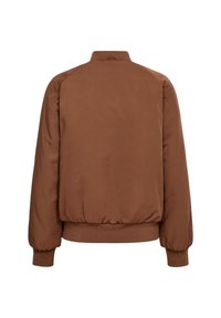 Veste bomber matelassée marron vue de dos avec poignets, col et ceinture côtelés sur fond blanc.