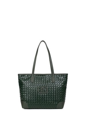 Sac cabas vert foncé avec motif en cuir tissé, patch logo ovale au centre devant et deux longues bandoulières.