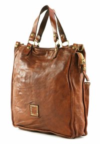Borsa tote in pelle marrone con due manici superiori, dettagli in metallo dorato e una placca con logo frontale. Design morbido e strutturato con tasca con zip.