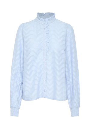 Lichtblauwe blouse met een gerimpelde kraag, knoopsluiting aan de voorkant en lange mouwen met elastische manchetten. Geweven zigzagpatroon door het hele kledingstuk.