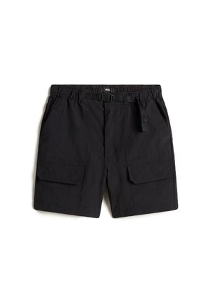 Czarne spodenki typu cargo z elastycznym pasem, regulowanym paskiem z klamrą, przednimi kieszeniami i dwoma kieszeniami z patkami na udach.