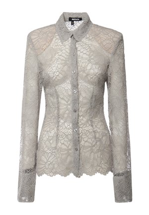 Blouse en dentelle grise à manches longues avec motif floral, devant boutonné, col pointu, et ourlet et poignets festonnés.
