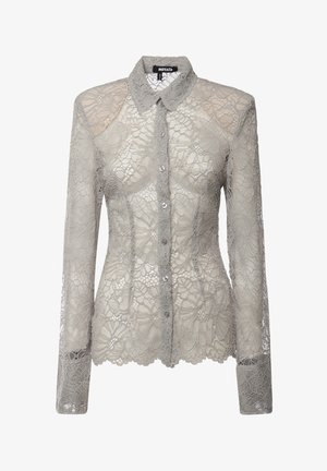 Blusa de encaje gris de manga larga con patrón floral, cierre frontal con botones, cuello puntiagudo y dobladillo y puños con borde en forma de ondas.