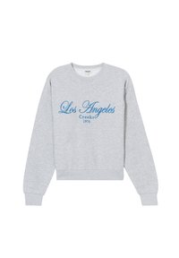 Maglione grigio con testo ricamato blu che recita "Los Angeles Creeks 1974." Ha un classico collo a giro e polsini a coste.