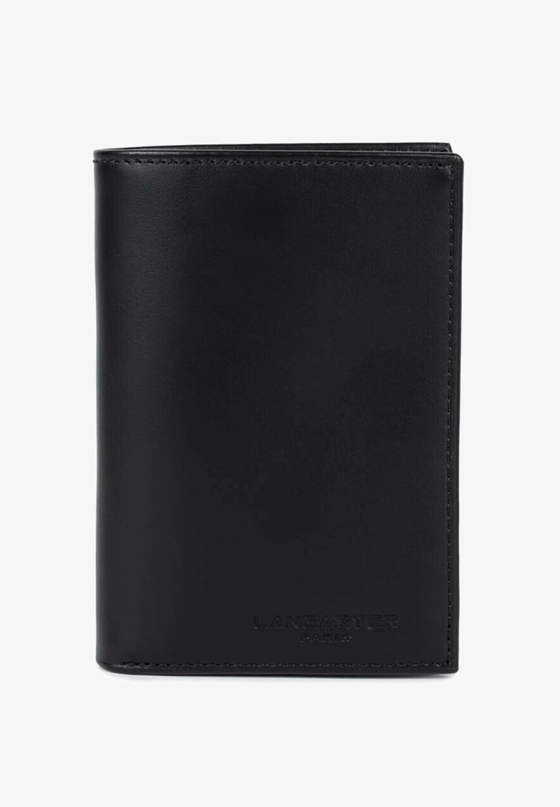 Portefeuille noir en cuir bifold avec une finition lisse et un logo embossé discret "Lancaster Paris" dans le coin inférieur droit.