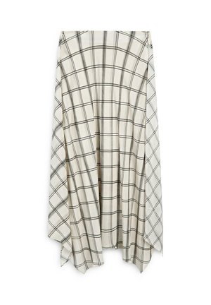 Weißer Rock mit schwarzem Karomuster, asymmetrischem Saum und weichen Falten, der vor einem weißen Hintergrund hängt.