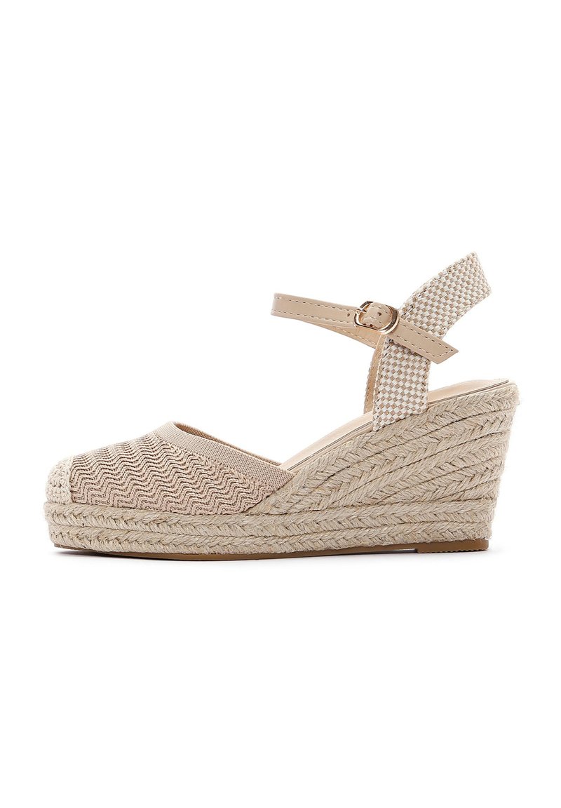 Sandalo wedge beige con tomaia in tessuto intrecciato, cinturino alla caviglia e soletta in juta intrecciata. Punta rotonda con motivo zigzag testurizzato.