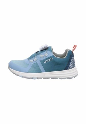 Sneakers basse - jeans