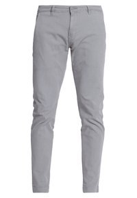 Helle graue Baumwollhose mit Slim-Fit-Schnitt. Verfügt über einen flachen Bund, Taschen und dezente Nähte. Glatte Textur, ohne Muster oder Akzente.