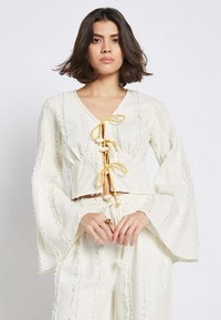 Unselected, white