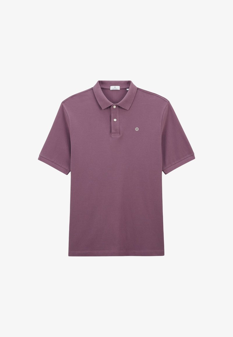 Polo à manches courtes en coton violet muted, avec un col, une patte de boutonnage à trois boutons, et un petit logo sur la poitrine gauche.