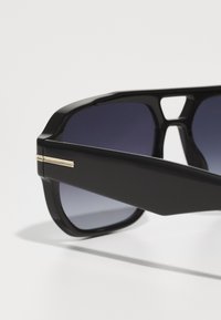 BOSS Γυαλιά ηλίου - black