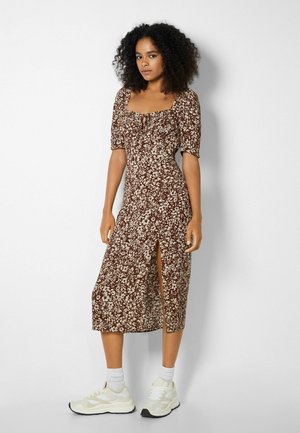 SHORT SLEEVE - Denní šaty - brown