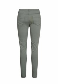 Slim-fit, olijfgroene broek van rekbaar materiaal, met twee achterzakken en een gladde textuur, ontworpen voor een slanke silhoutte.