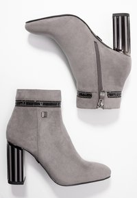 Laura Biagiotti Botines de tacón - grey