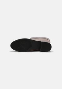 Thumbnail Image 5